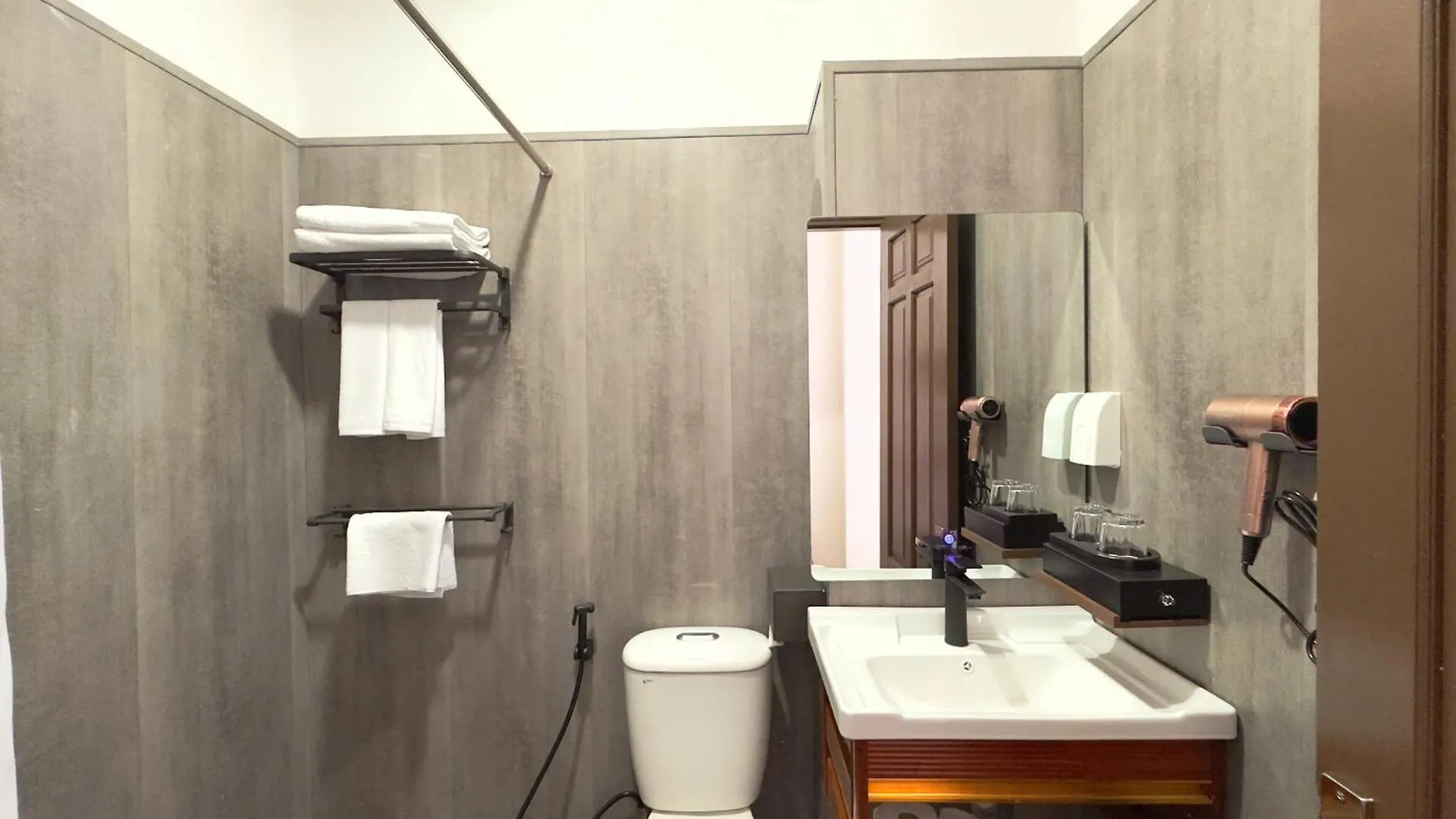 Chilala Boutique & Apartment Da Nang 0*,  Vietnam